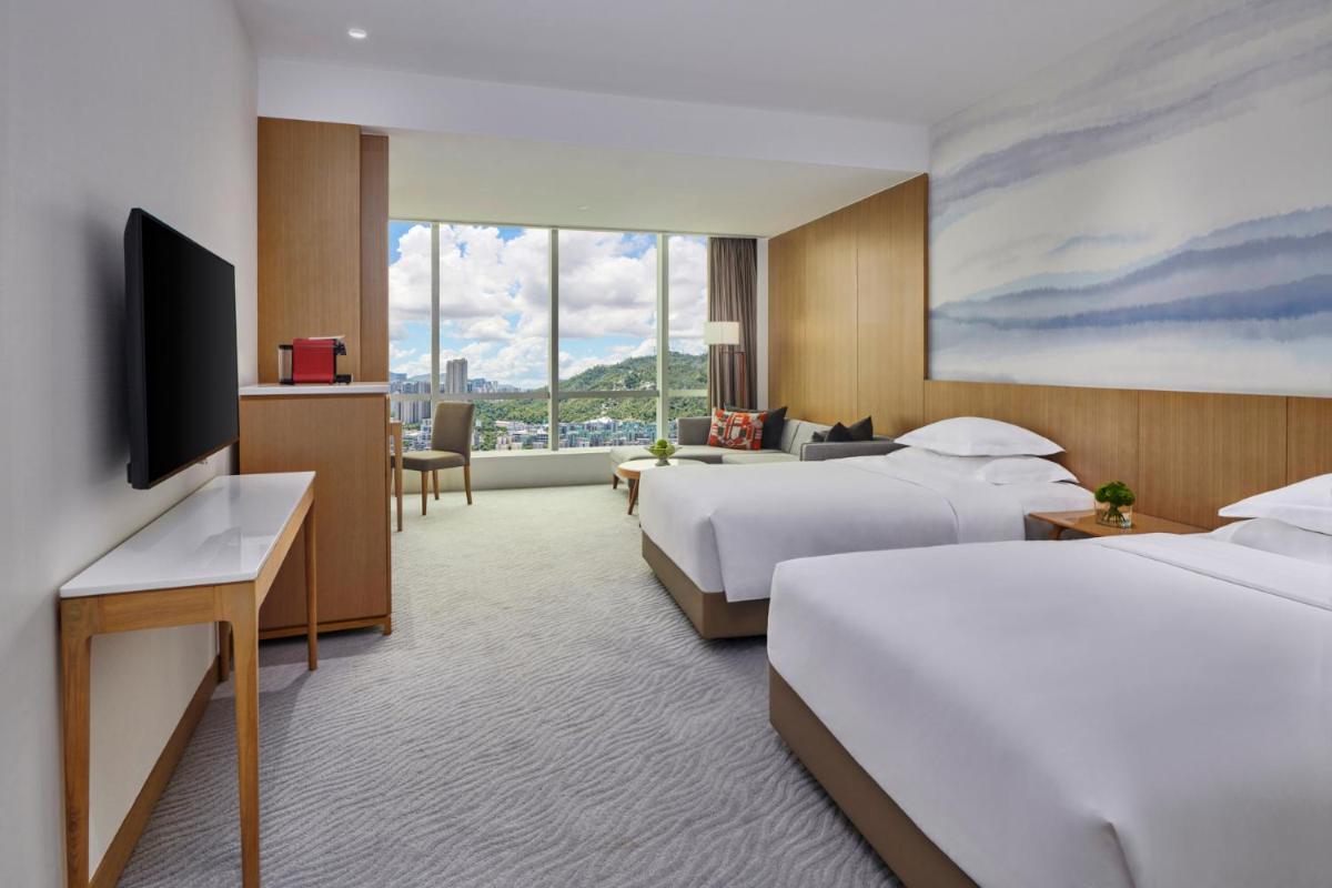 Crowne Plaza Zhuhai City Center by IHG - offers free one-way shuttle to Chimelong Ocean Kingdom - Housity