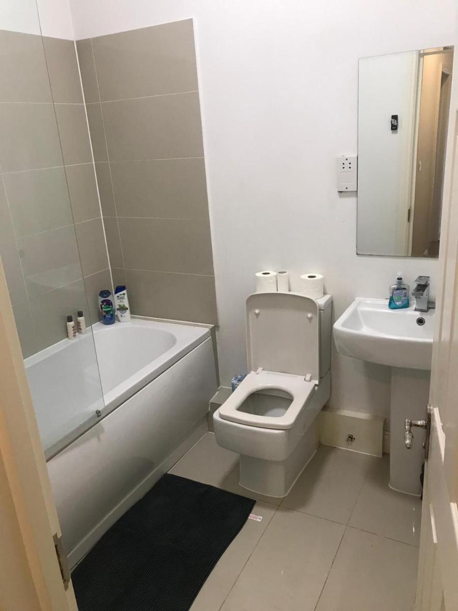 1 Bedroom Available 5 Minute From Centre & Station - Housity