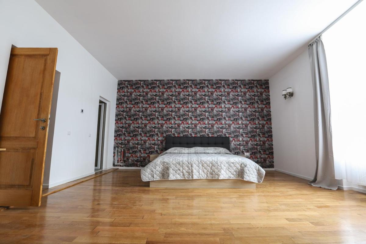 Floasiu Residence Guesthouse - Housity