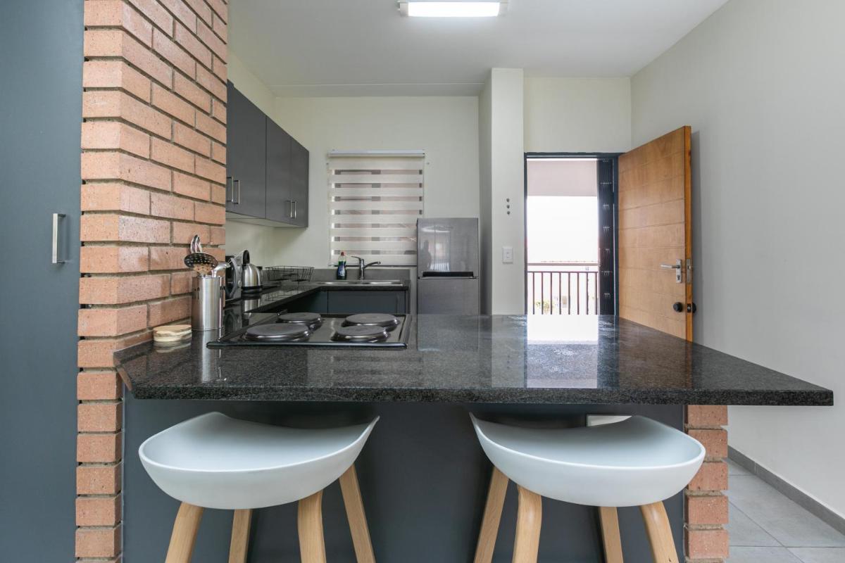 Modern 2 bed apartment, Secure estate - Housity