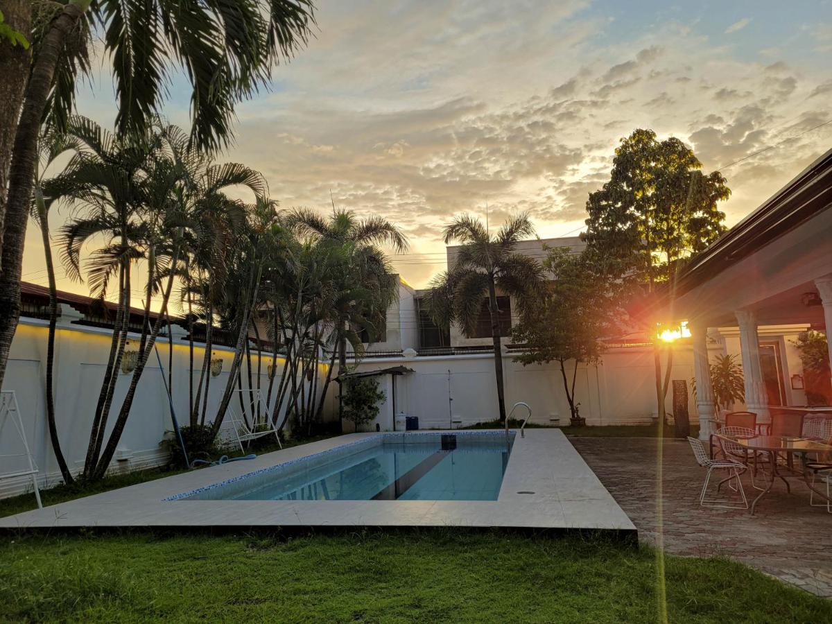 Suitetrails - Private Luxury Pool villa