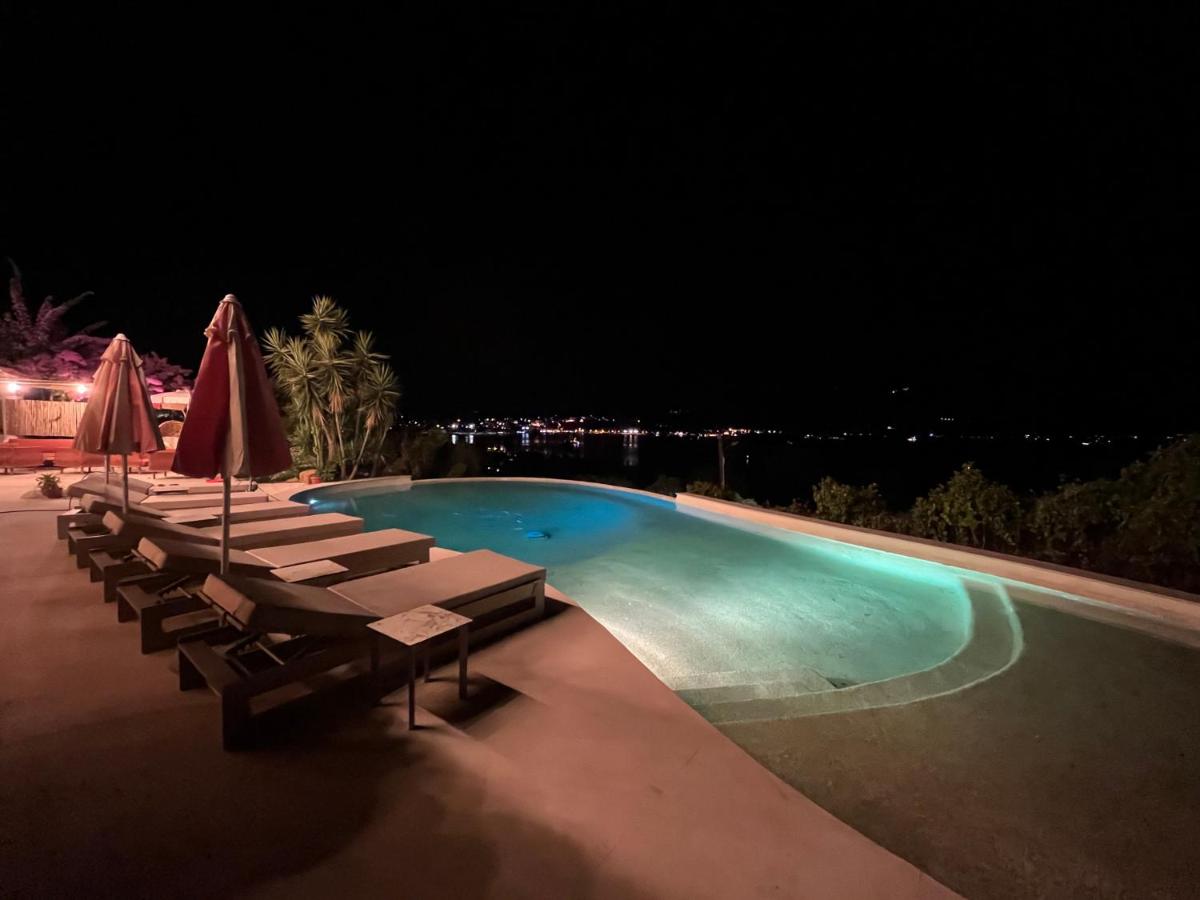 Piscine de l'établissement Hotel Riva Beach ou située à proximité