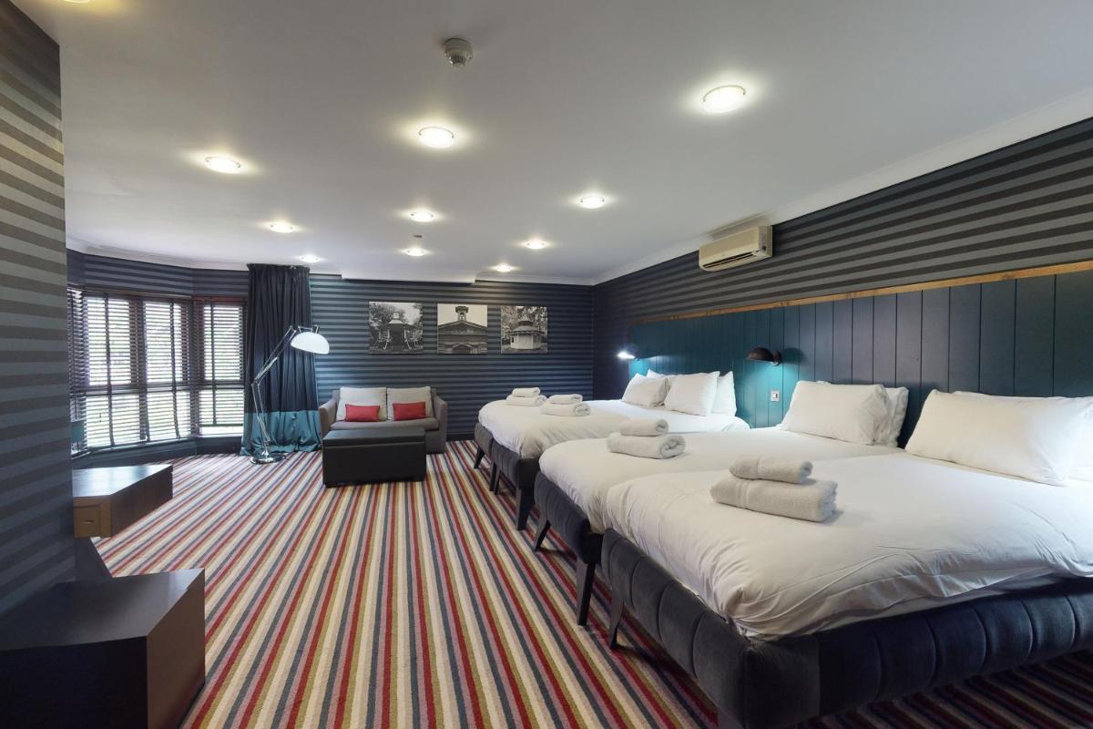 Village Hotel Swindon - Housity