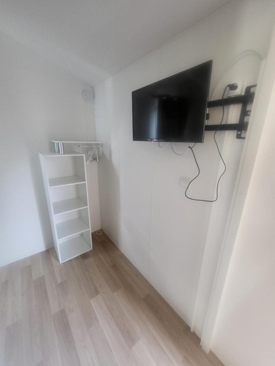 Chambre familiale 50-1 dans une partie du mobil-home au camping - Housity