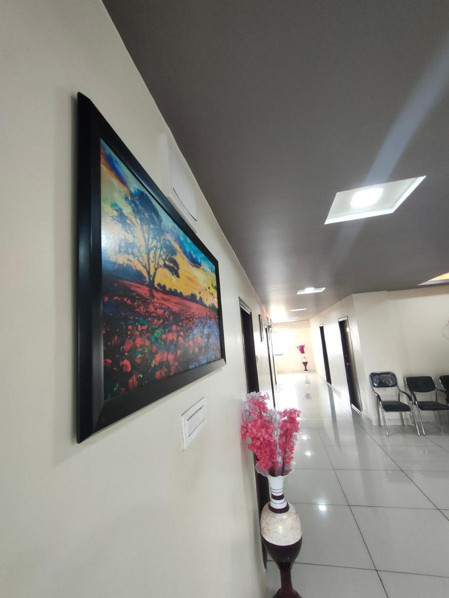 Hotel Crown Inn - Housity