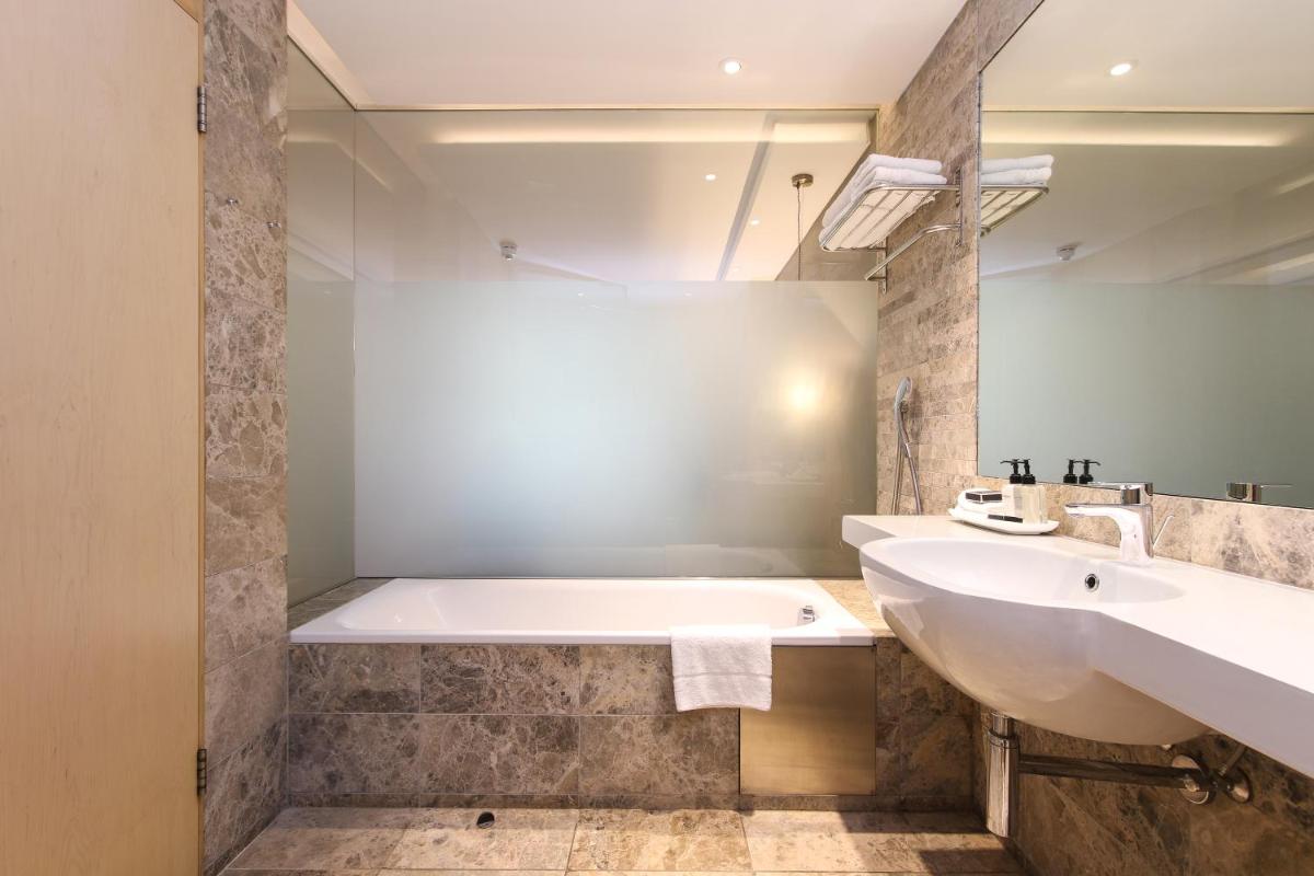Vineyard Hotel - Housity