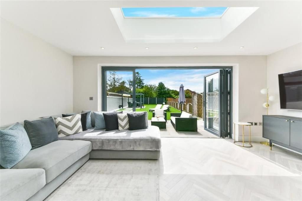 Modern 3 bed Entire House, Gym & Underfloor Heating - Housity