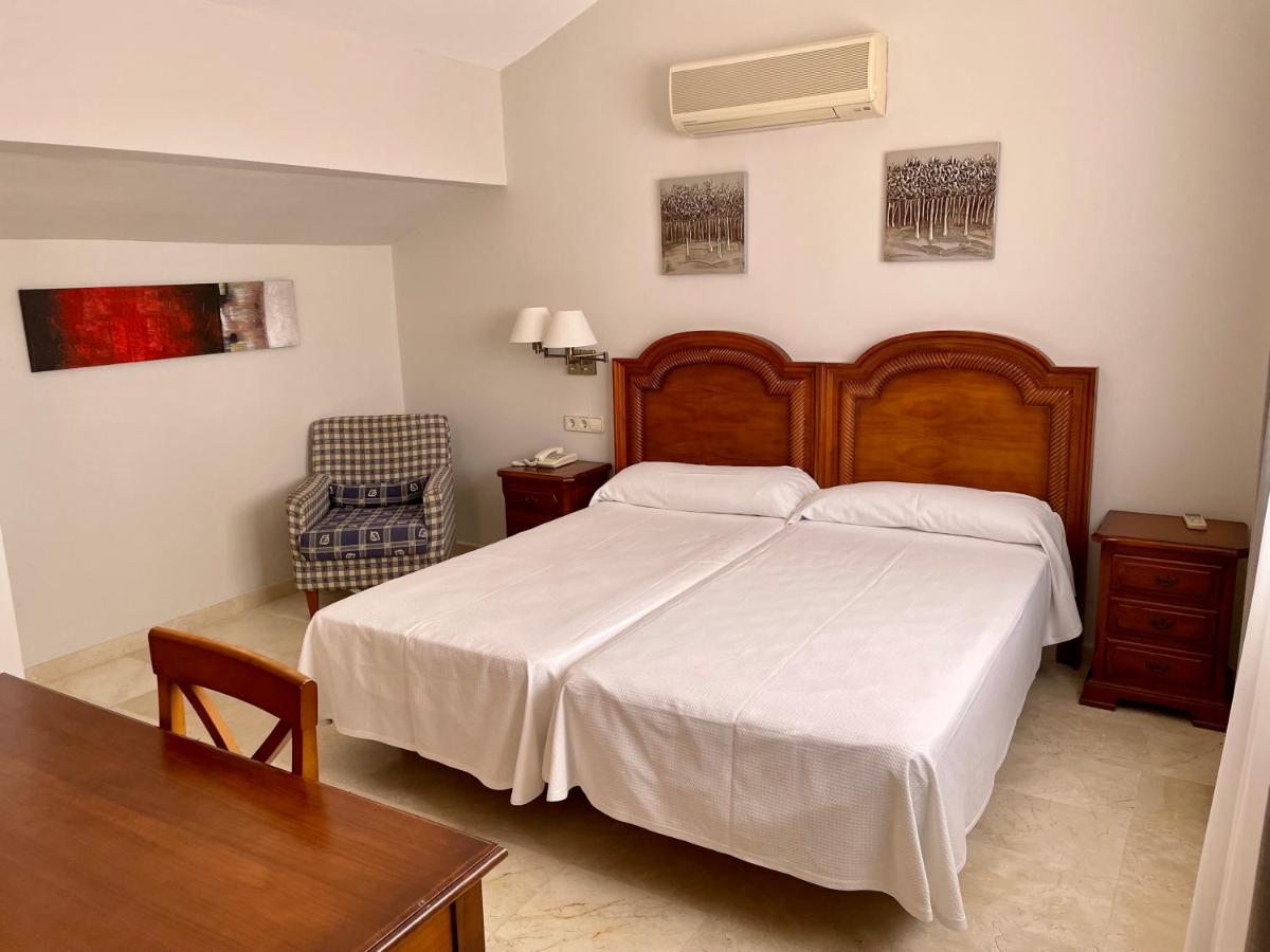 Aparthotel Bahia Pinosol - Housity
