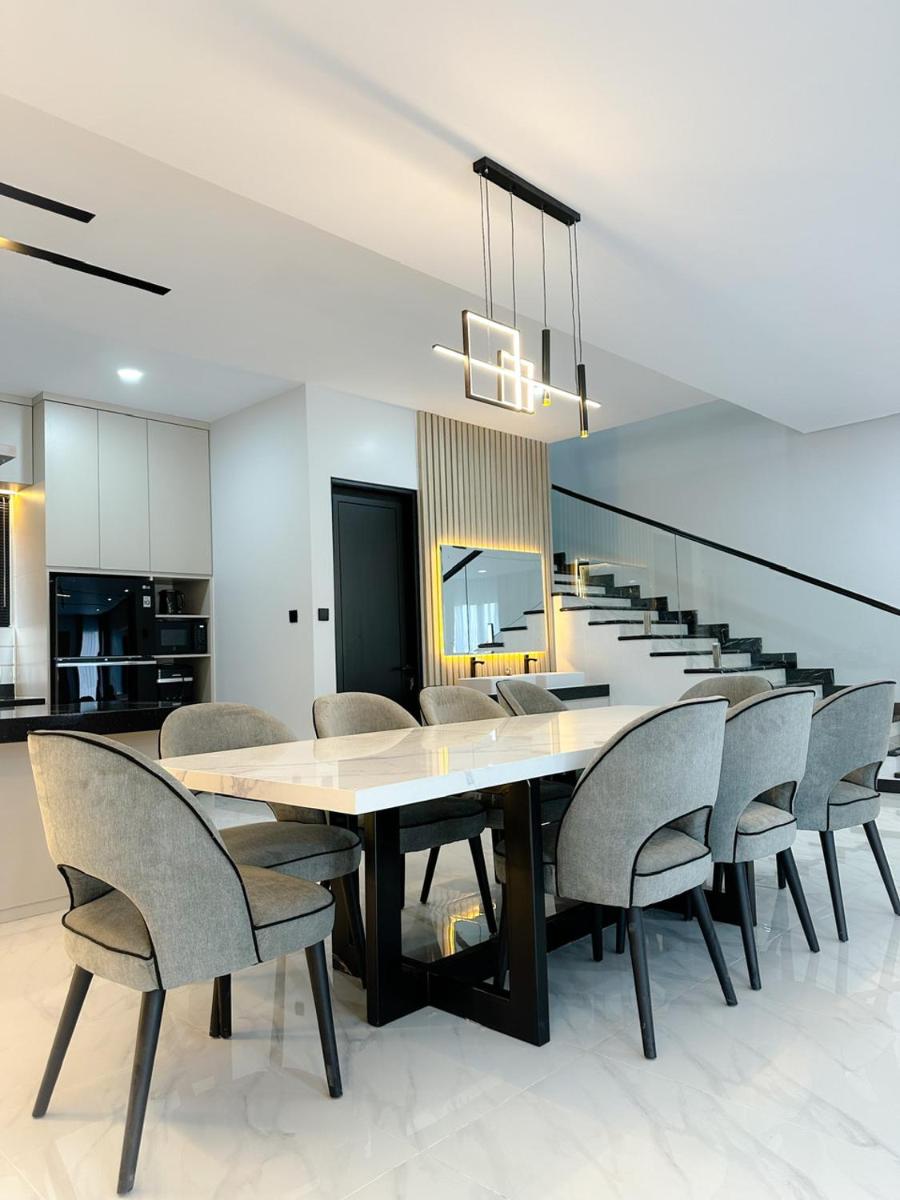 Villa London Puncak - Housity