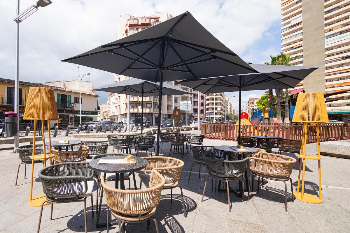 Un restaurante o sitio para comer en JS Palma Plaza