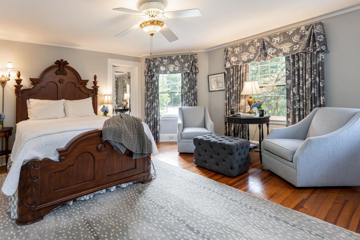 Pinecrest Bed & Breakfast - Housity