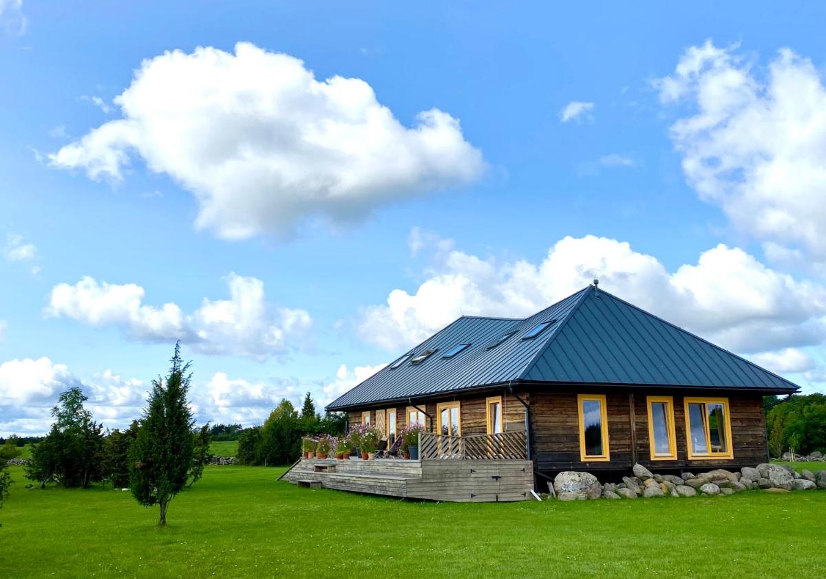 Art and design loghouse in Muhu Island - Housity