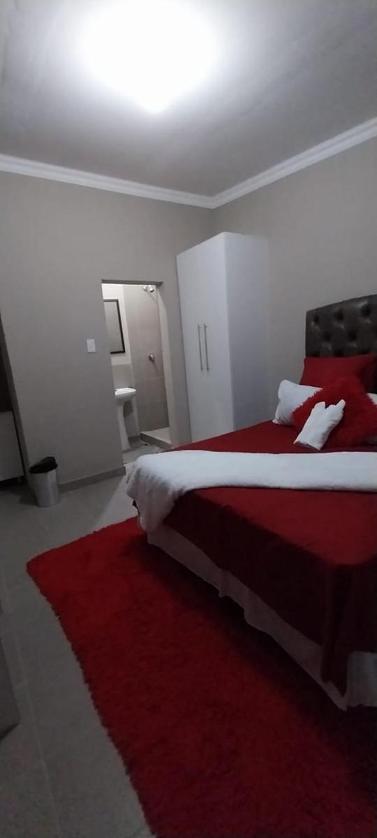 Rasesa Guest House - Housity