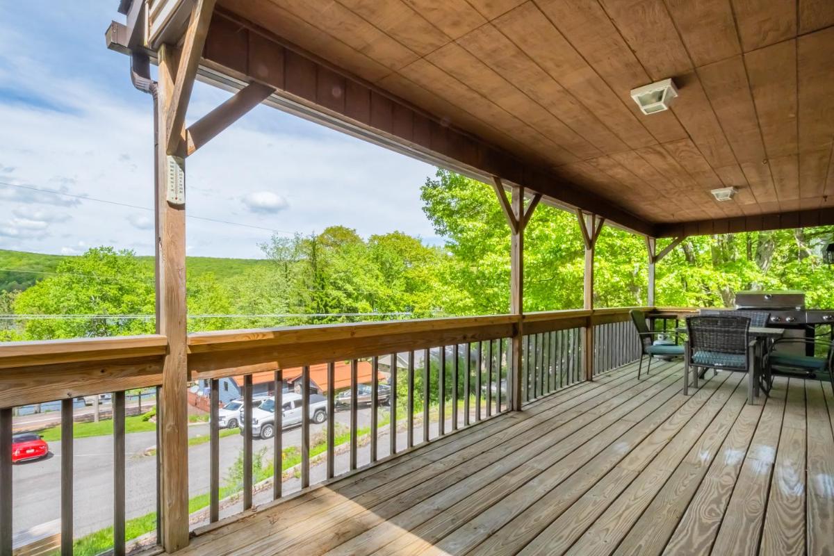 Views & Brews - Housity