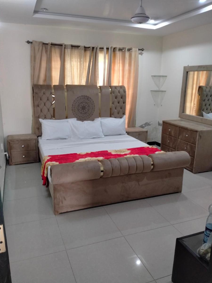 Peridot Vacation Inn by LMC - Housity