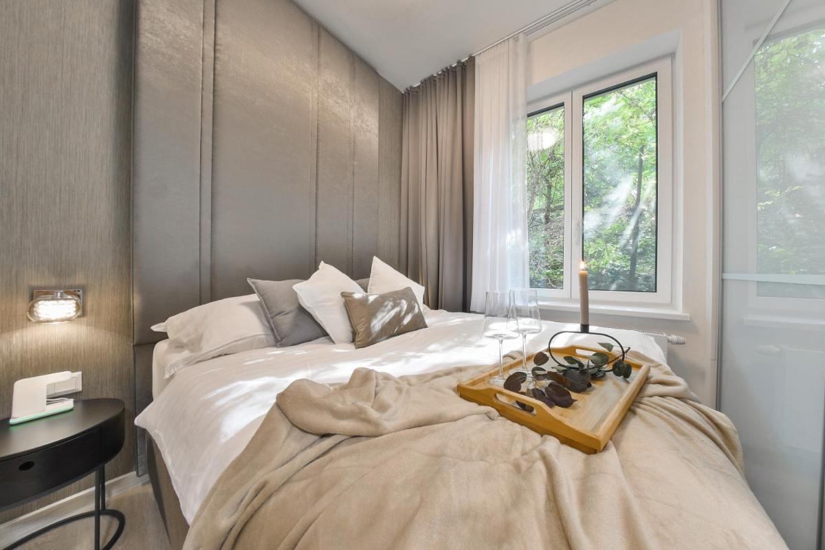 Chalupku - Luxurious apartment 70m2 in direct centrum with parking included, Air-conditioned, balcony, quiet sleep, best in town - Hizvo