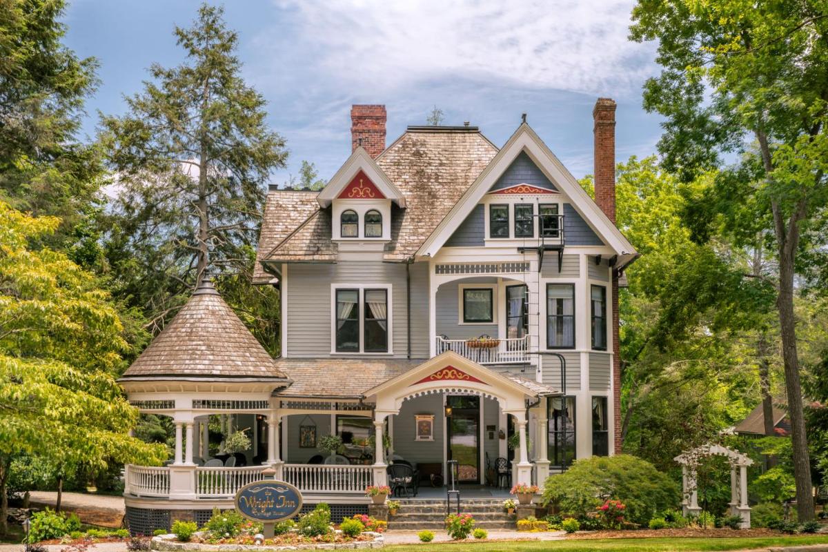Suitetrails - The 1899 Wright Inn & Carriage House