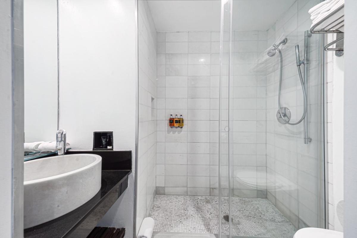 O Hotel by LuxUrban, Trademark Collection by Wyndham - Housity
