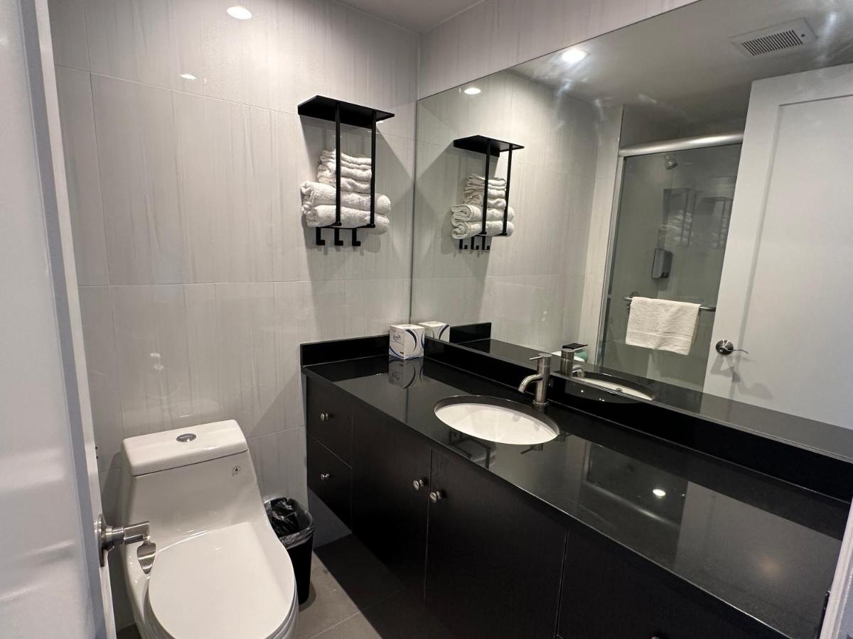 Regal Inn & Suites New York LaGuardia Hotel - Housity