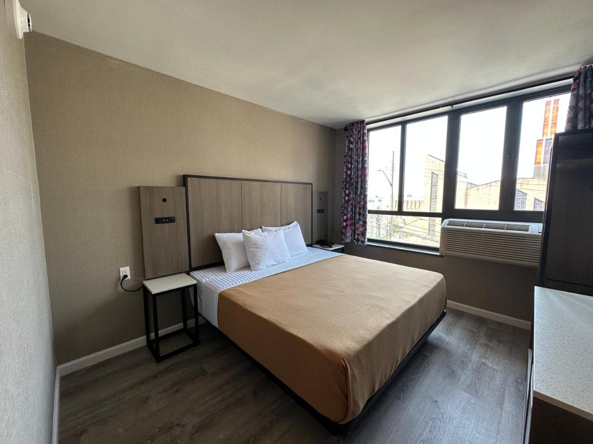 Regal Inn & Suites New York LaGuardia Hotel - Housity