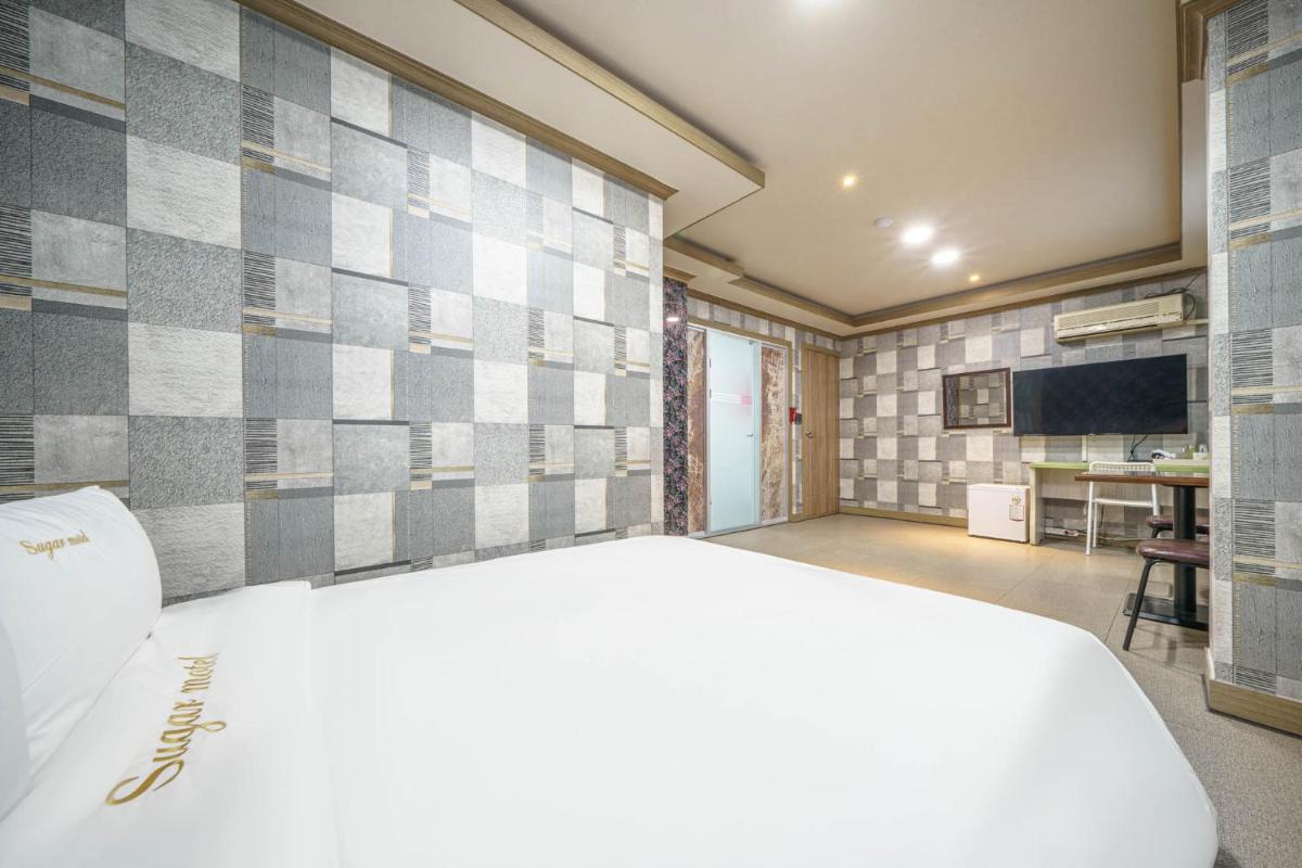 Sugar Motel - Housity