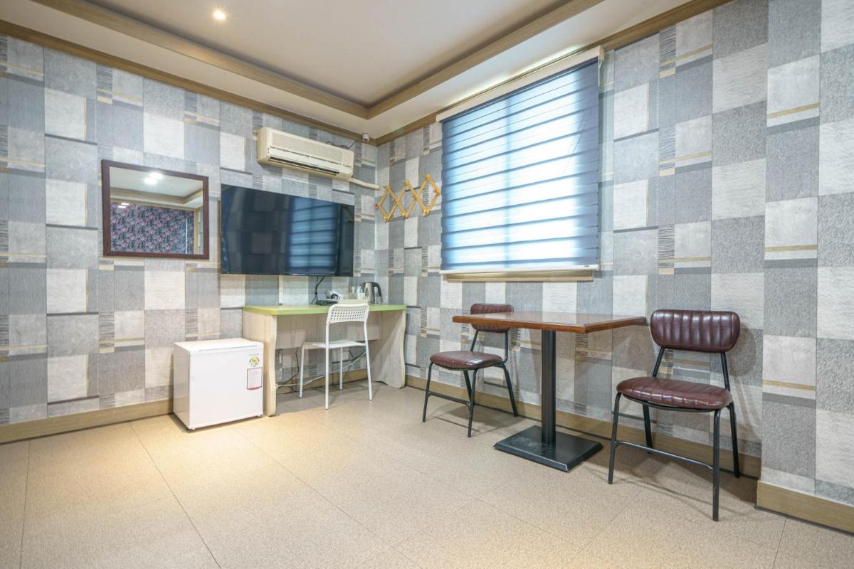 Sugar Motel - Housity