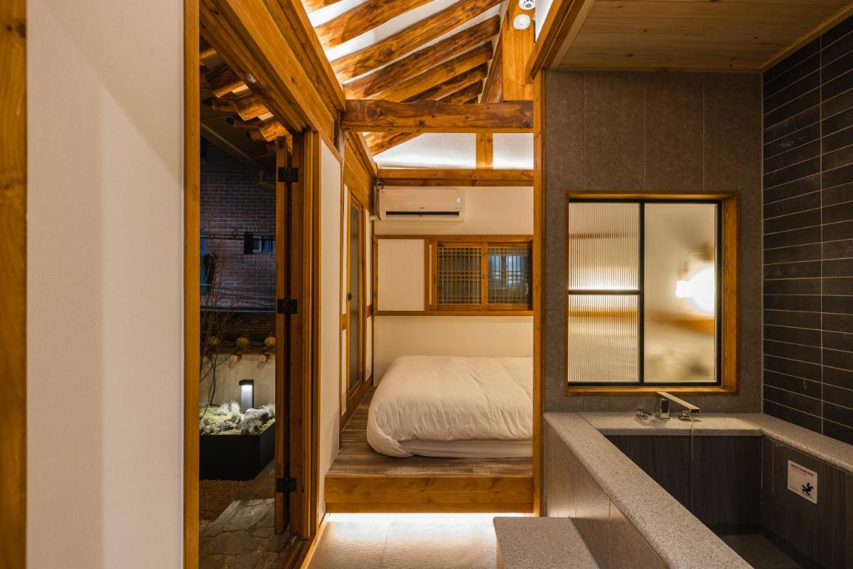 Suitetrails - Luxury Hanok with private bathtub - Dongyoungjae Annex