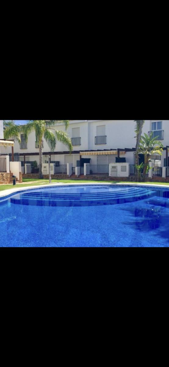 ENCANTADORA CASA CON PISCINA A 5 MIN PLAYA WIFI - Housity