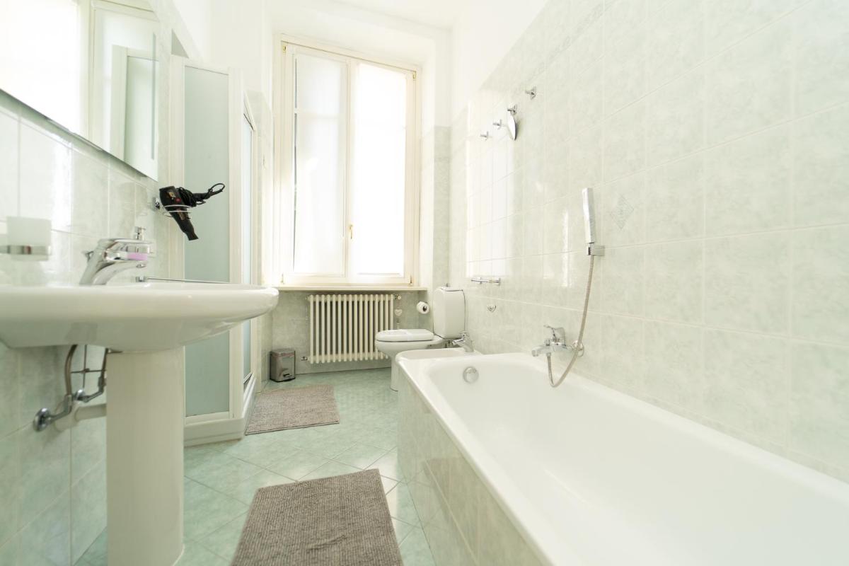 Appartamento esclusivo fronte lago, in centro a Como con garage - Housity