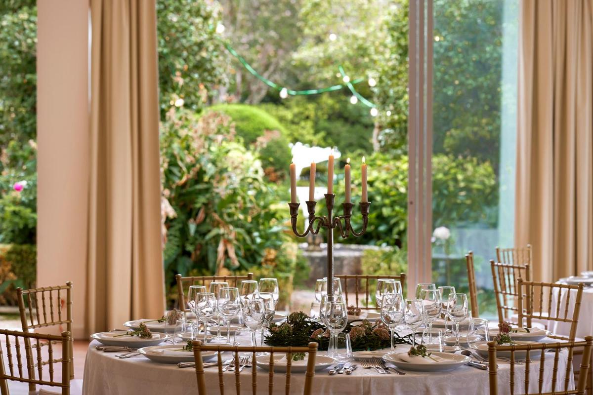 Um jardim no exterior de Octant Lousa