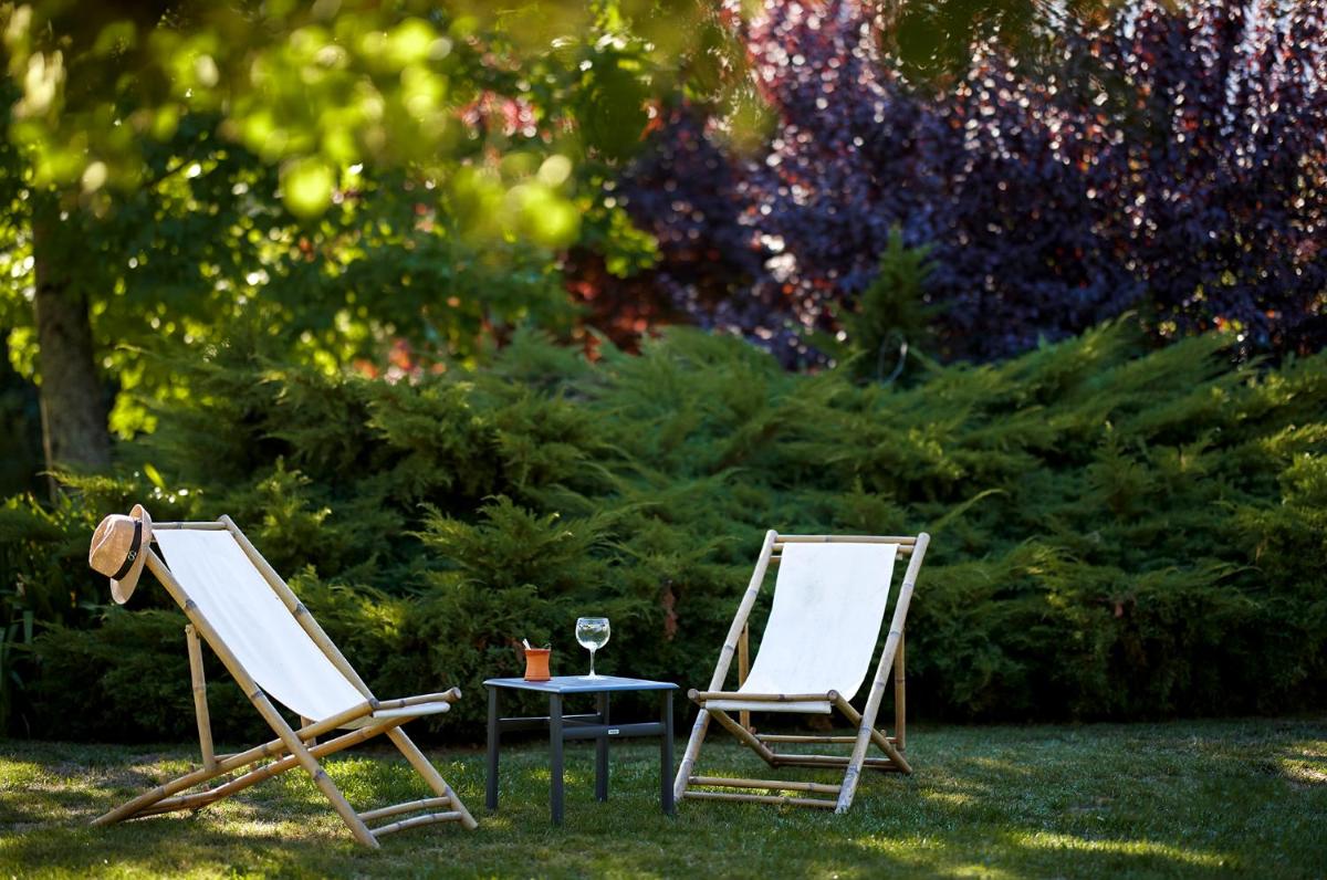 Um jardim no exterior de Octant Lousa