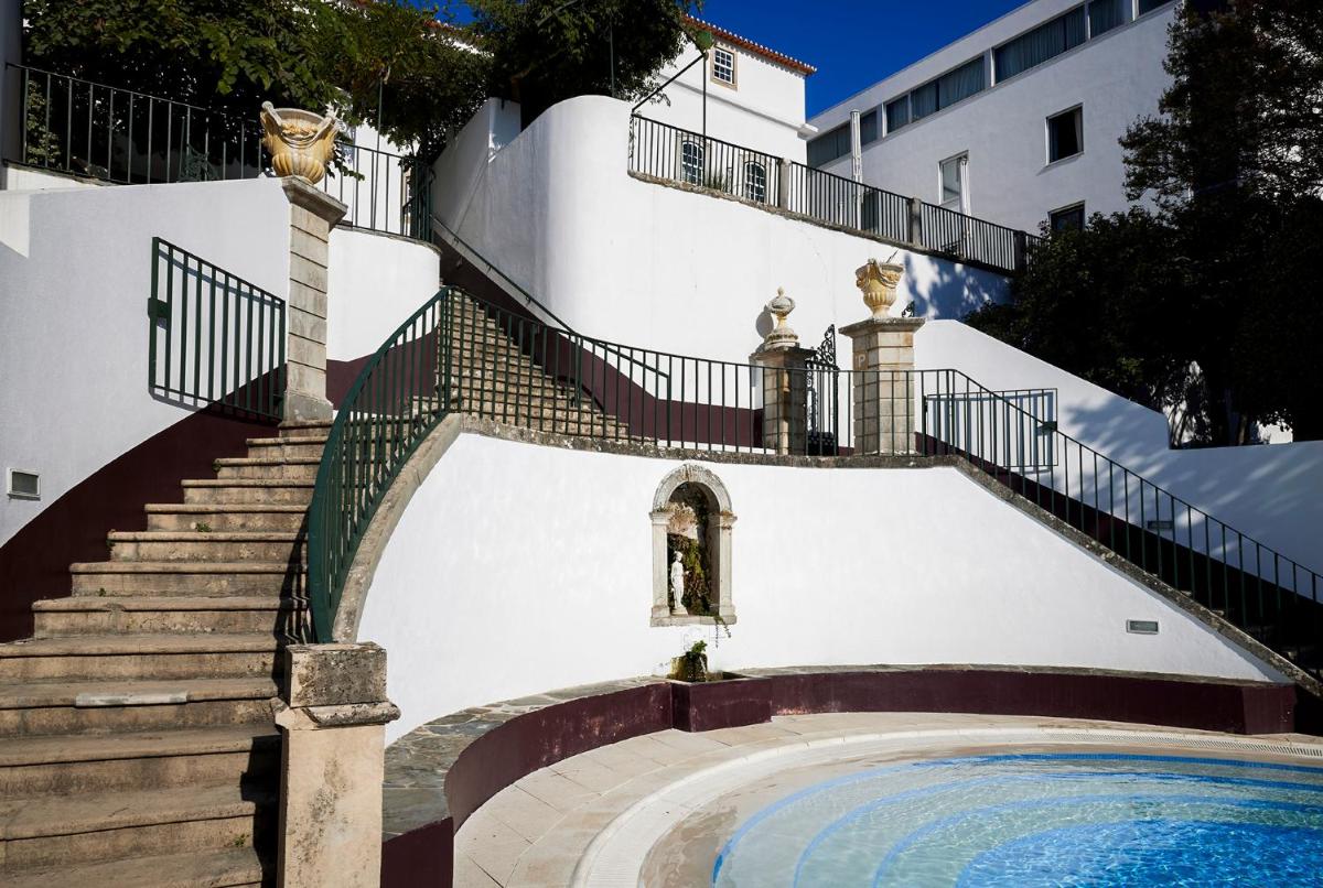A piscina em ou perto de Octant Lousa