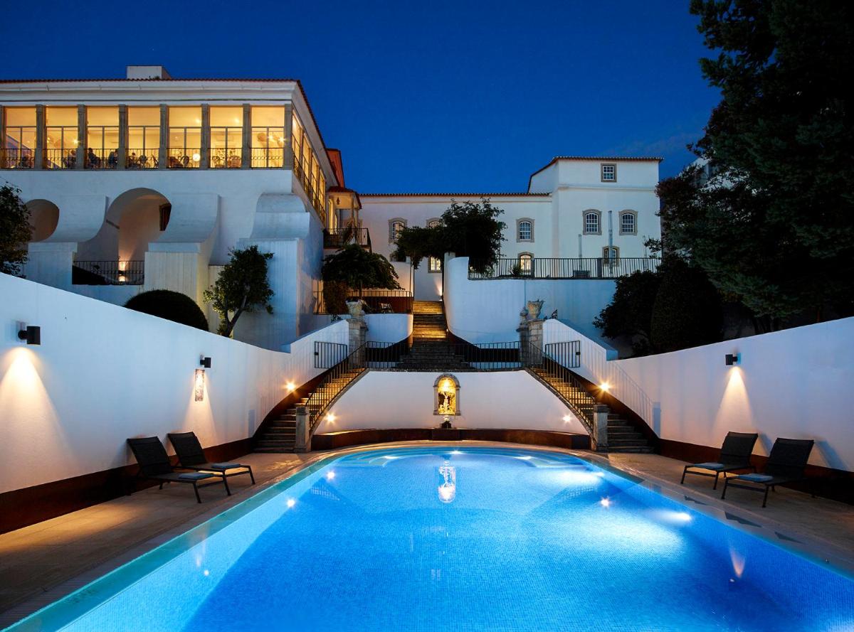A piscina em ou perto de Octant Lousa