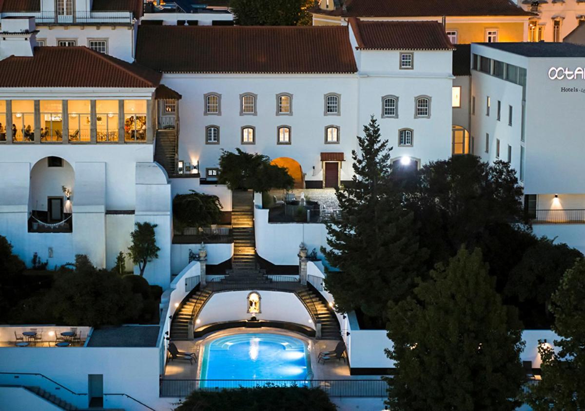 A piscina em ou perto de Octant Lousa