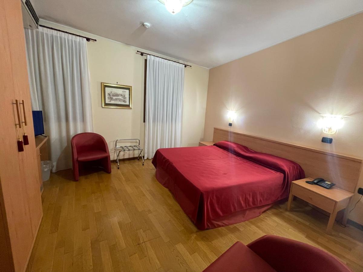 Hotel AB Baretta - Housity
