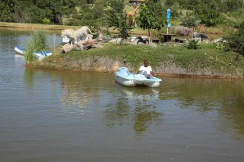 TUMS WATER WORLD HOTEL - Housity