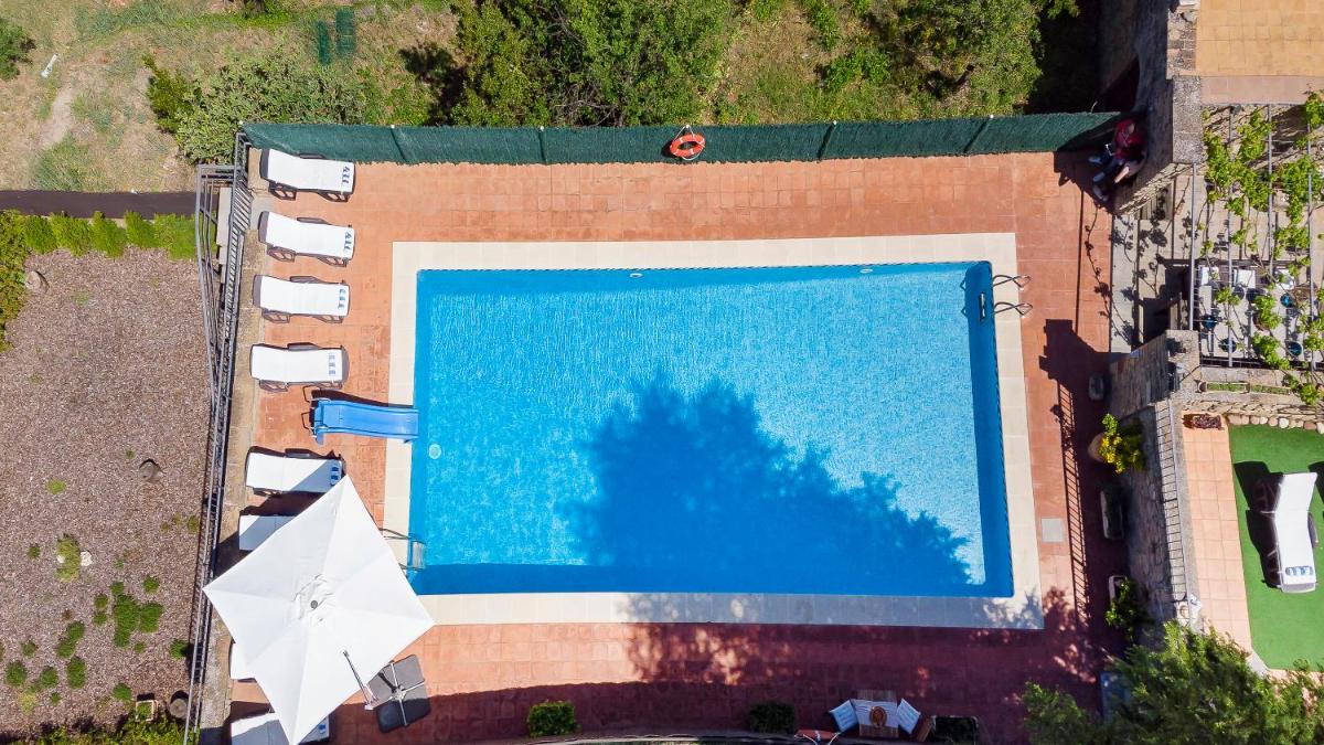 21 Sleeps Private Pool Villa & BBQ Near Barcelona - Housity