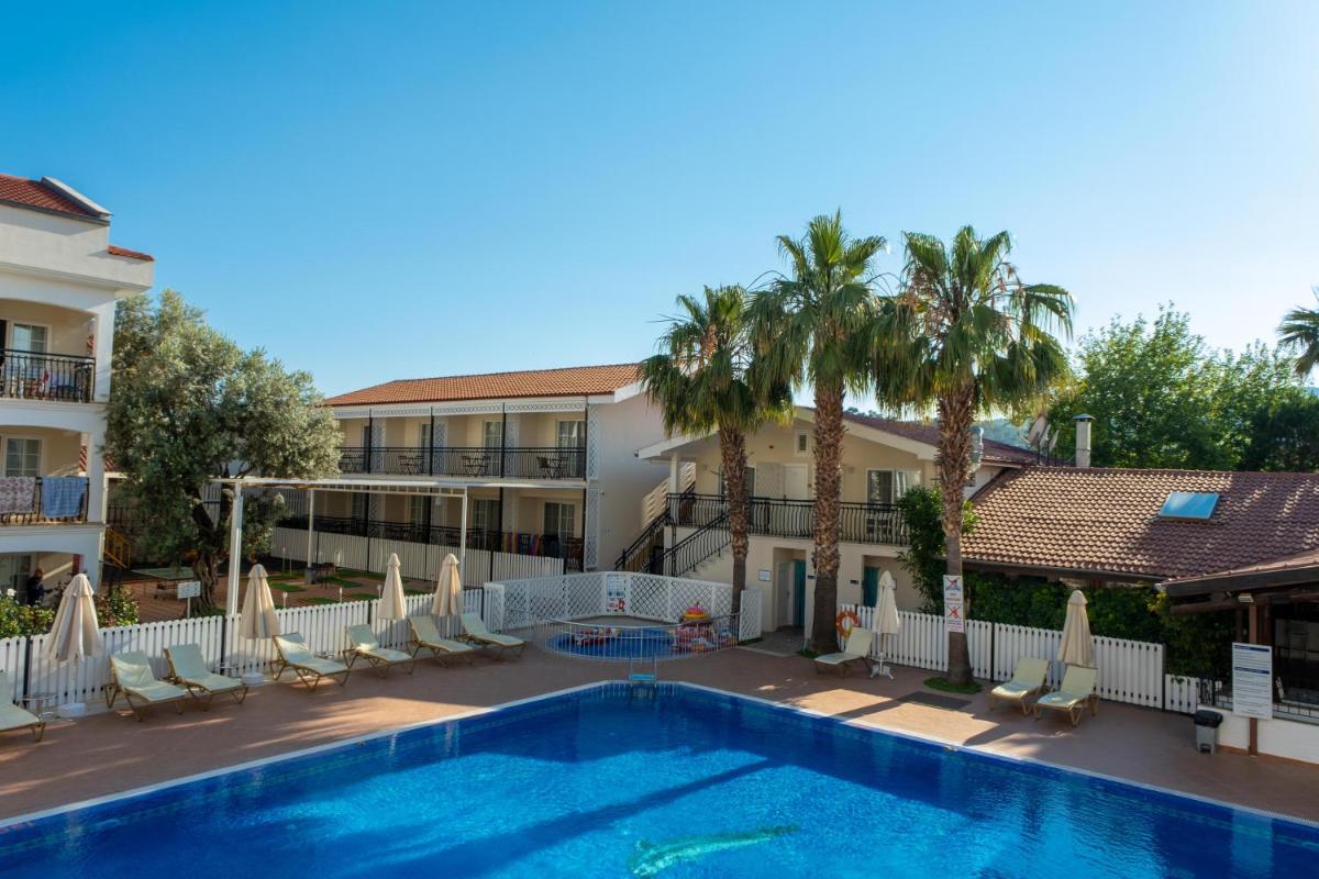 Sea Breeze Hotel and Apartments - Housity