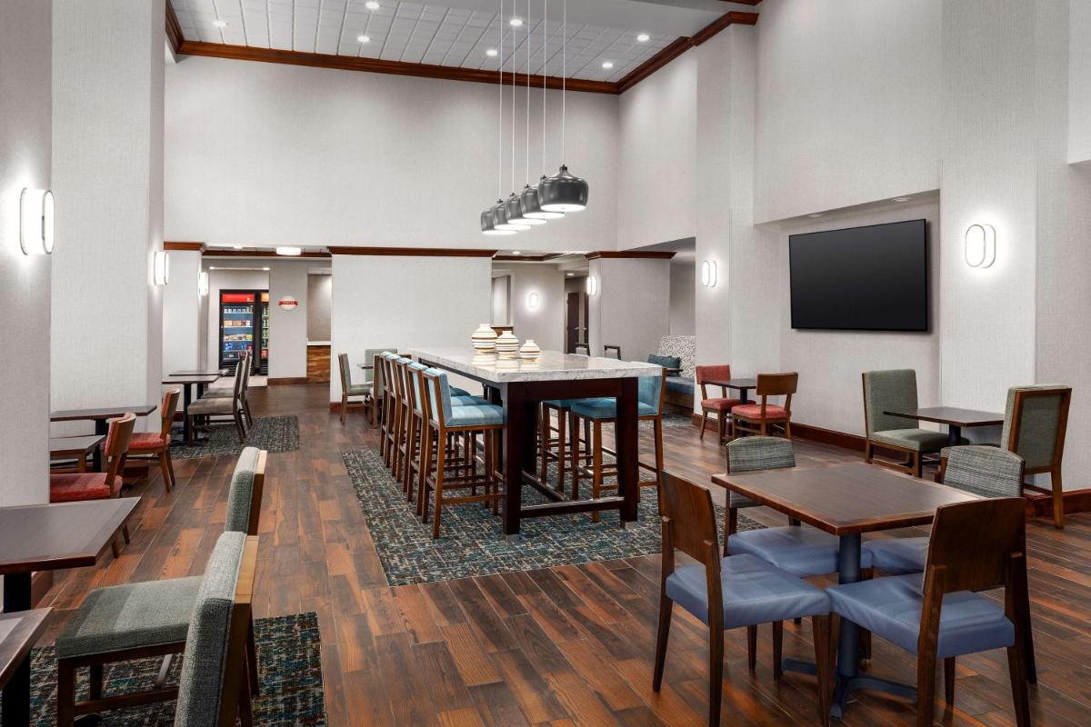 Hampton Inn & Suites at Lake Mary Colonial Townpark - Housity