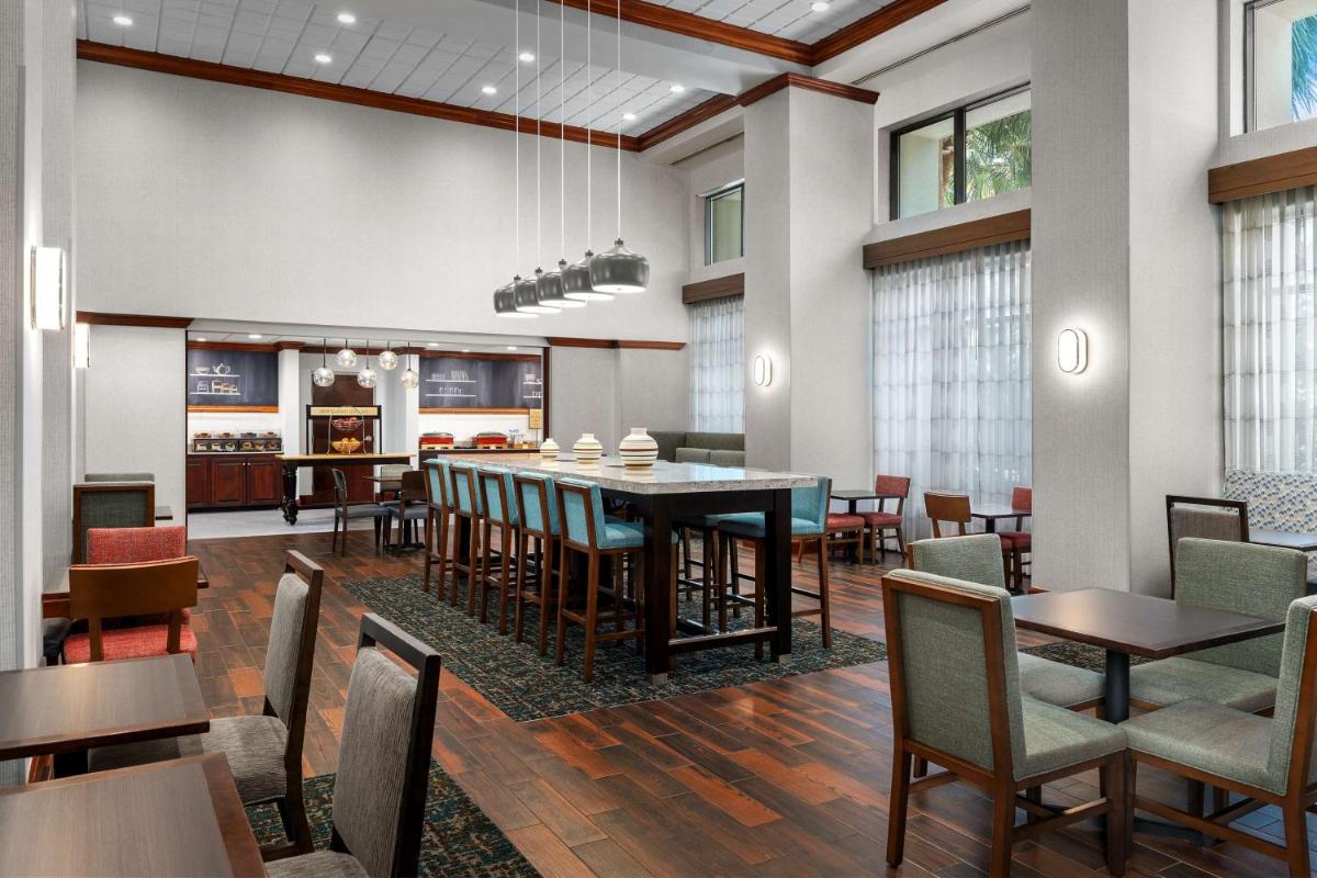 Hampton Inn & Suites at Lake Mary Colonial Townpark - Housity