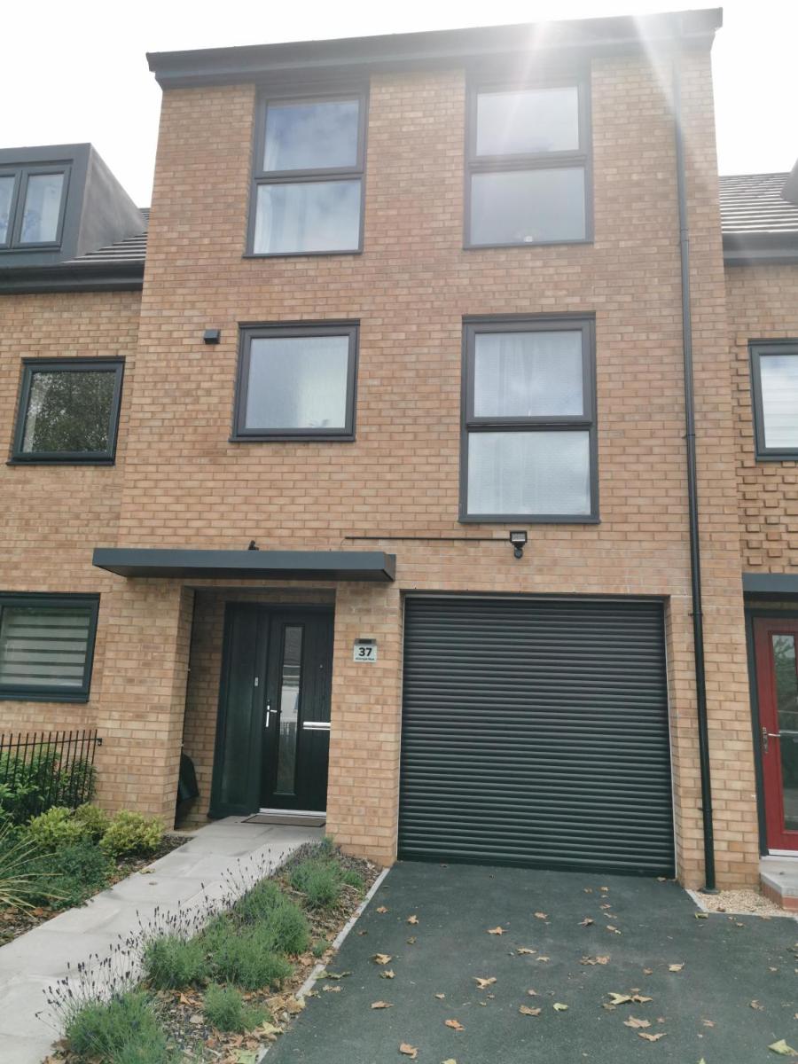 Helena's Place (7 minutes walk to Nottingham Train station) - Housity
