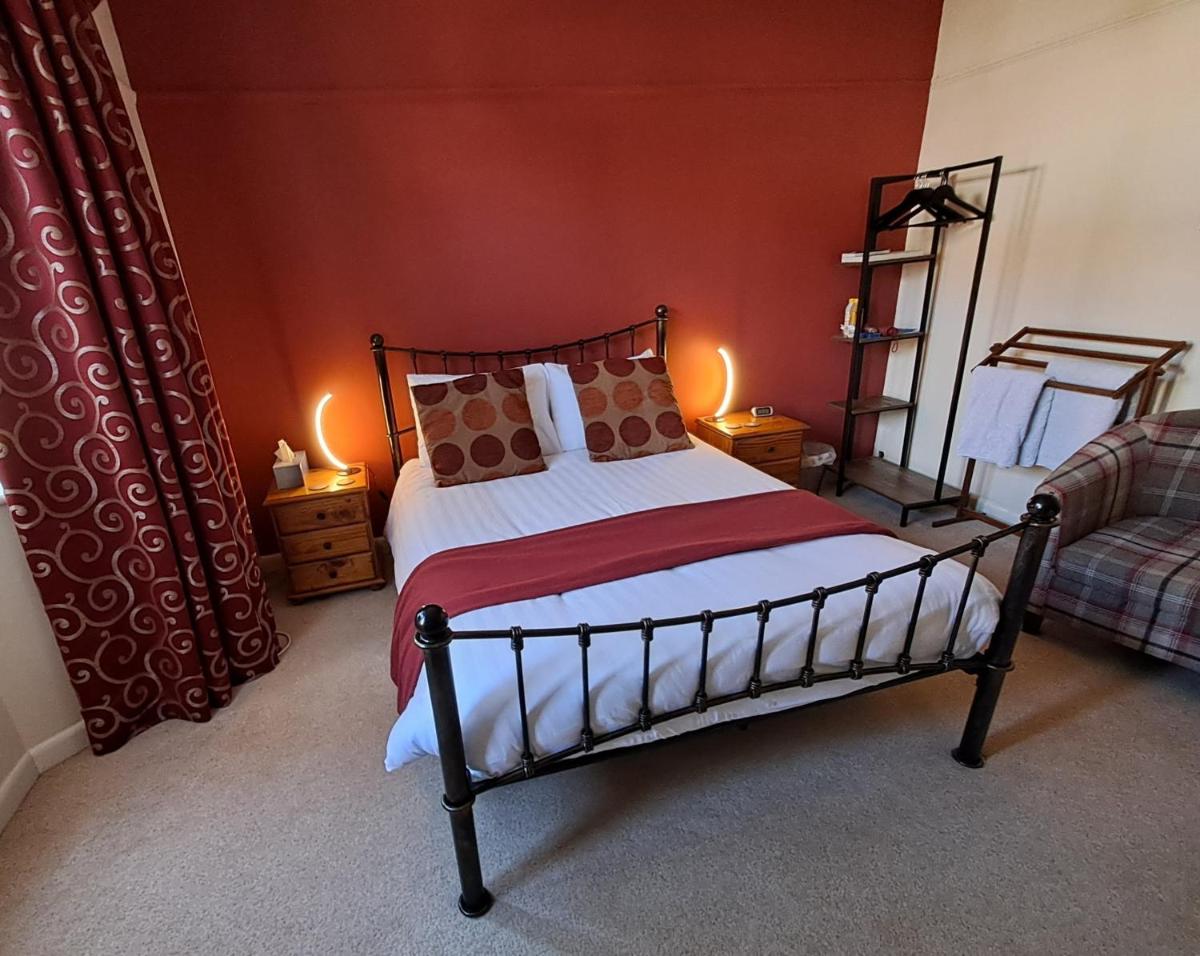 Quiet comfortable Patcham studio Free parking Hallway shared with host - Housity