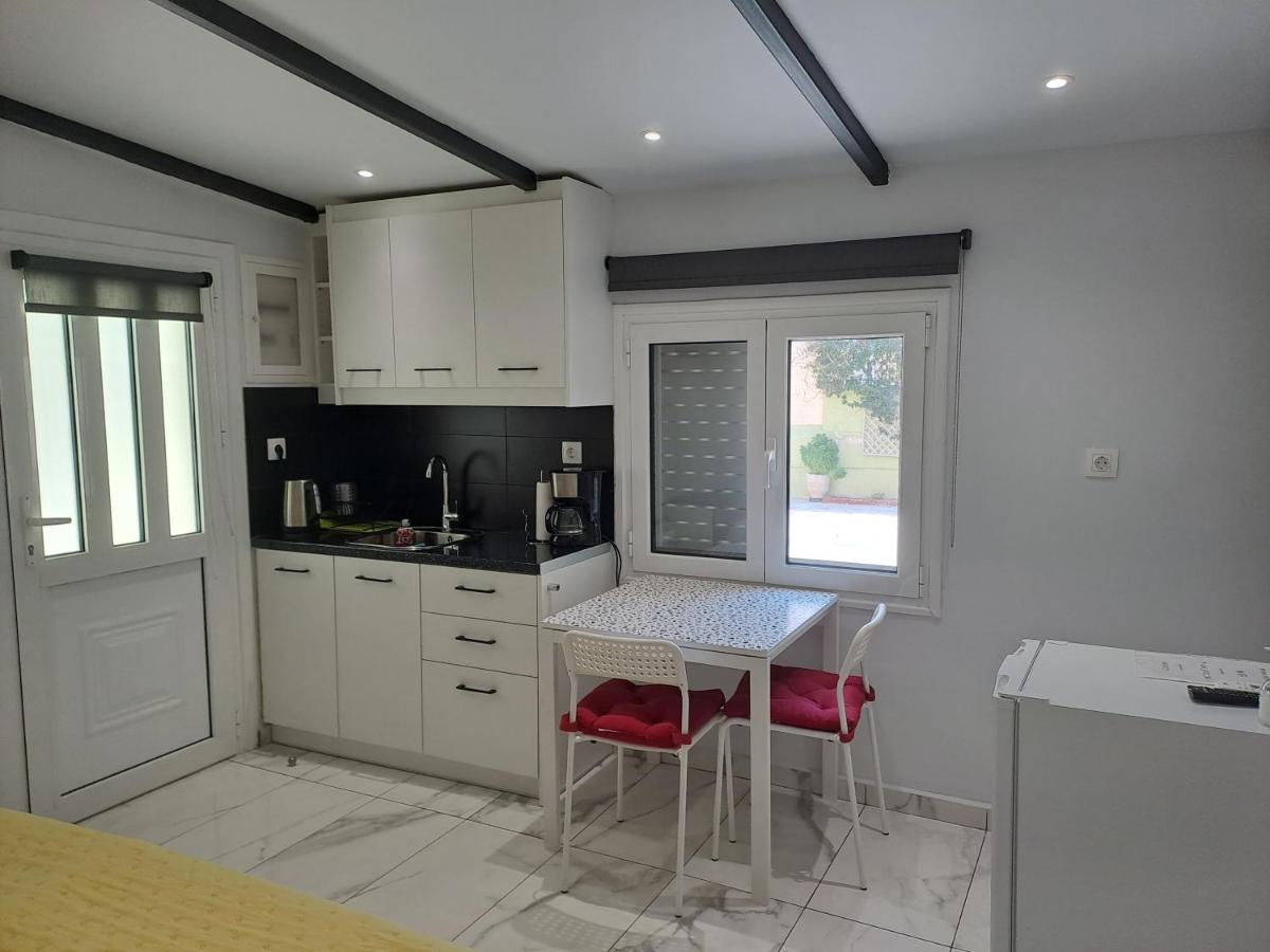 Vicky's place,near Athens airport - Housity