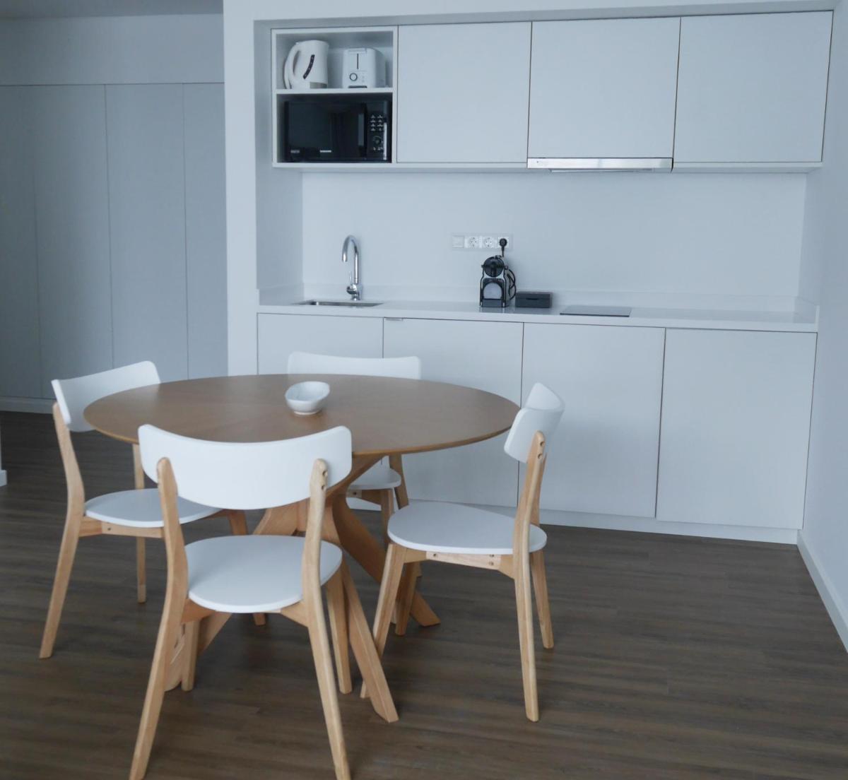 A cozinha ou kitchenette de Pêro Teive Bay Apartments Hotel