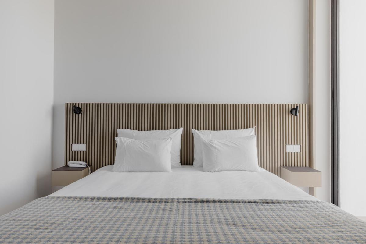 Uma cama ou camas num quarto em Memmo Baleeira - Design Hotels
