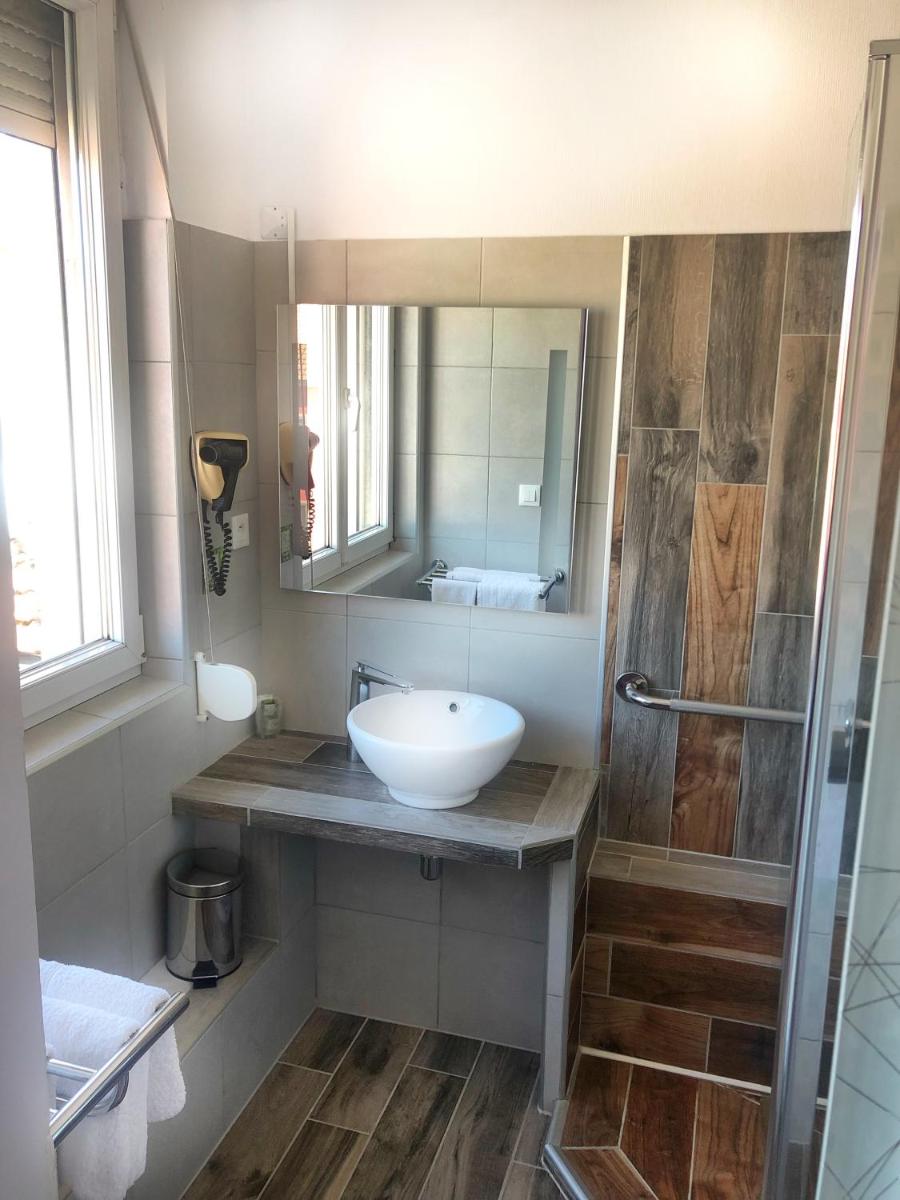 Logis Hôtel & Restaurant - Le Floride - Housity