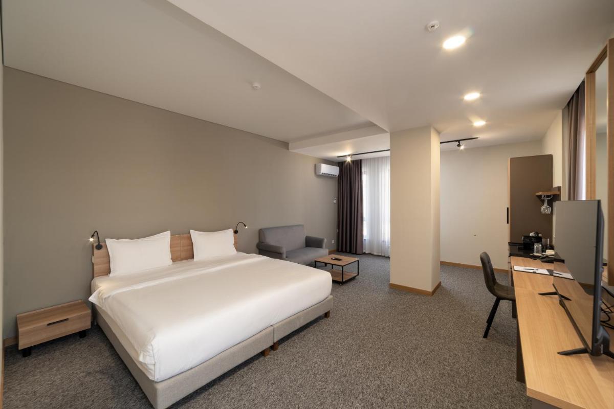 Ambassador Orient - Housity