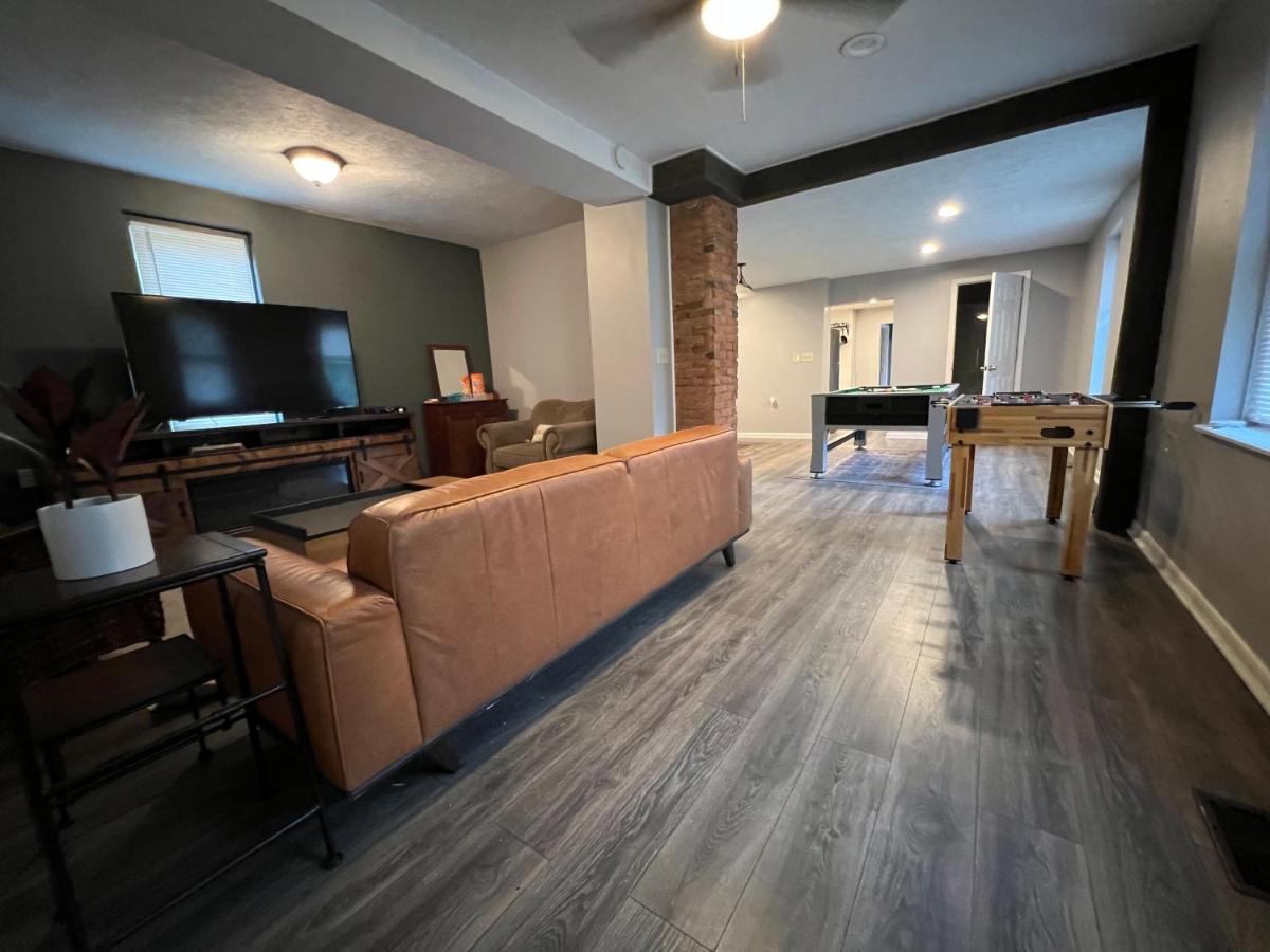 **Stylish Pet Friendly 3 Bedroom House** - Housity