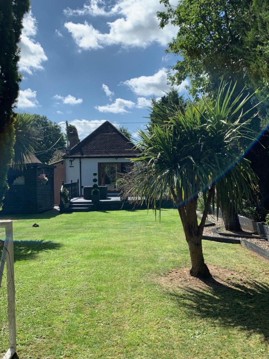 Wychwood A Beautiful Country Style Bungalow - Housity