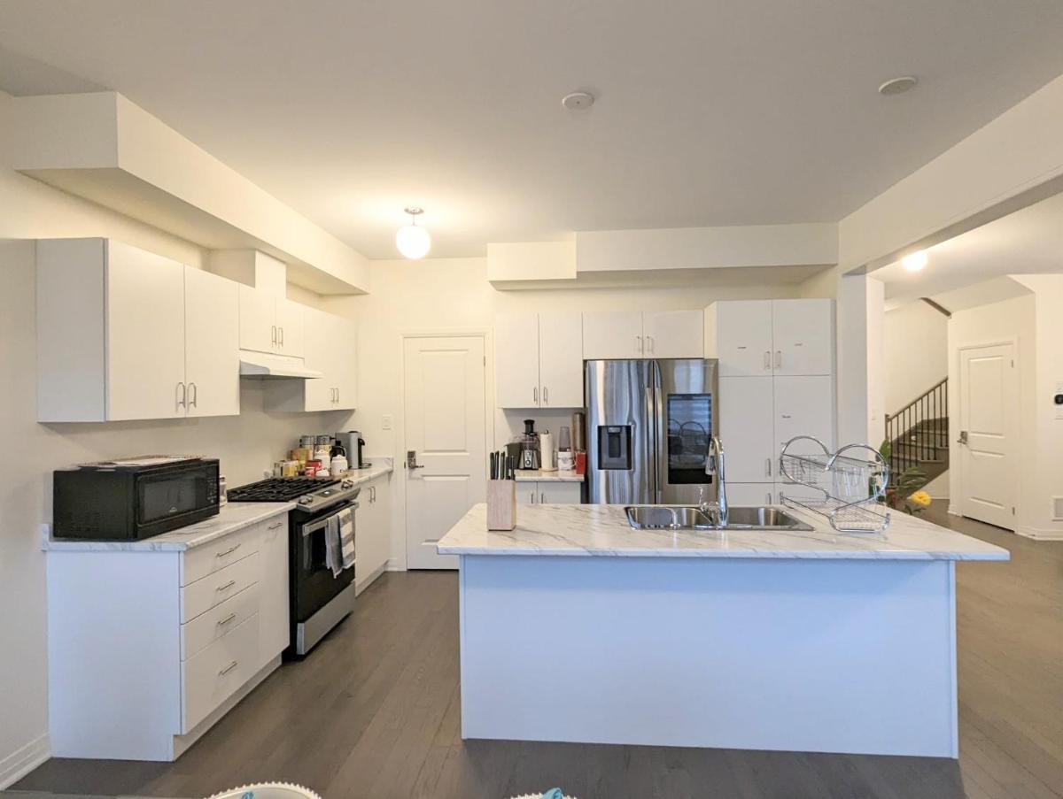 BOWMANVILLE VILLa - Housity